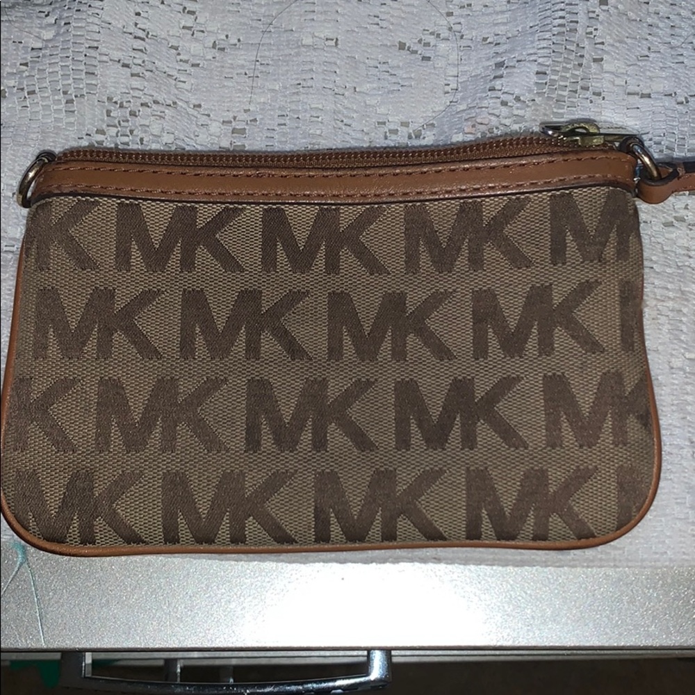 Michael khors wristlet